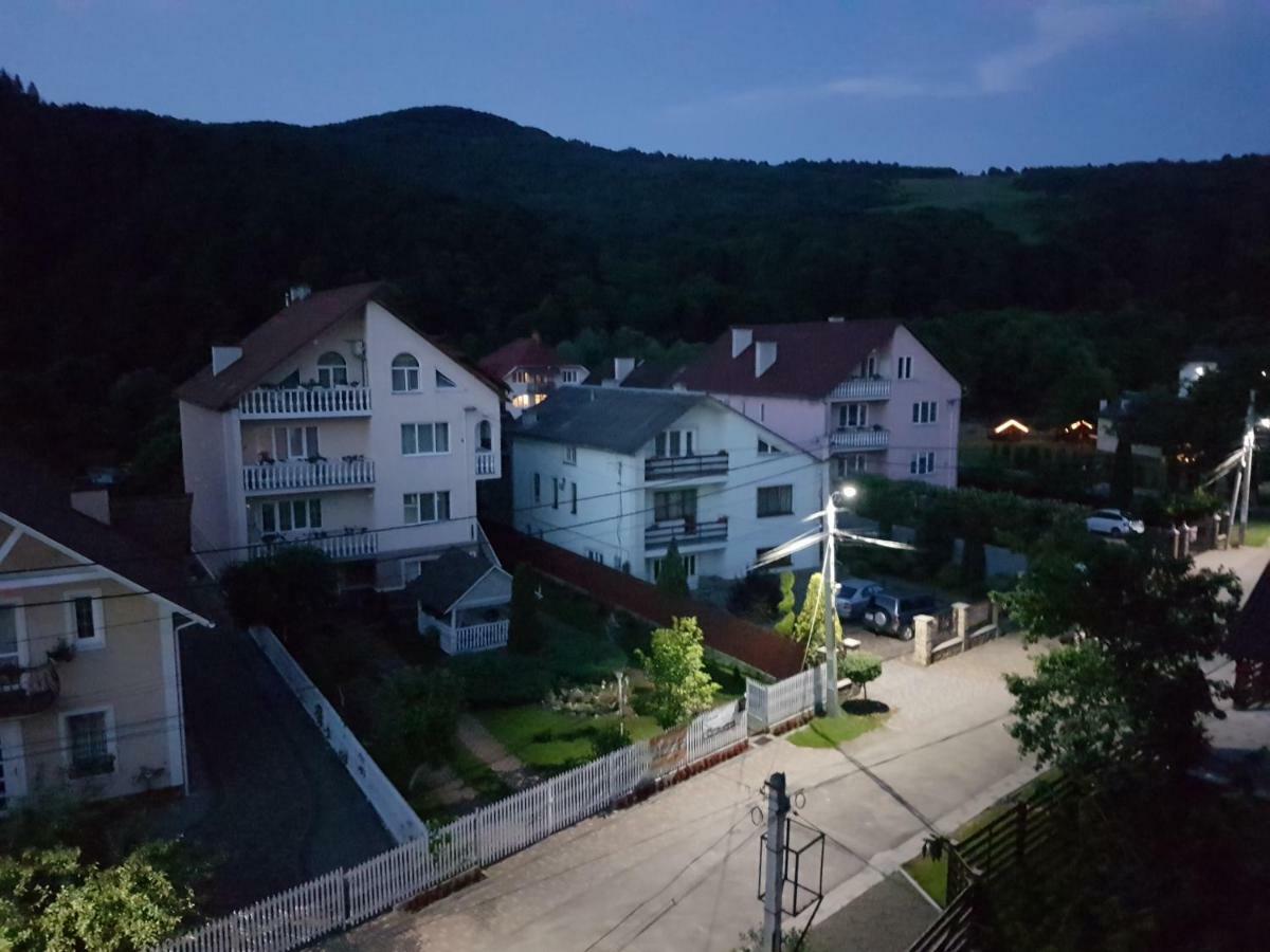 U Neli 호텔 솔로친 외부 사진